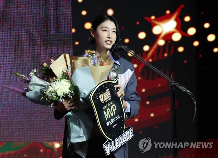 수상소감 말하는 MVP 김연경 (사진 출처: 연합뉴스)