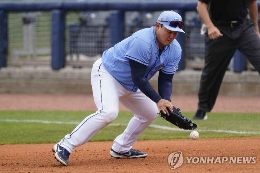 수비하는 최지만 [AP=연합뉴스]