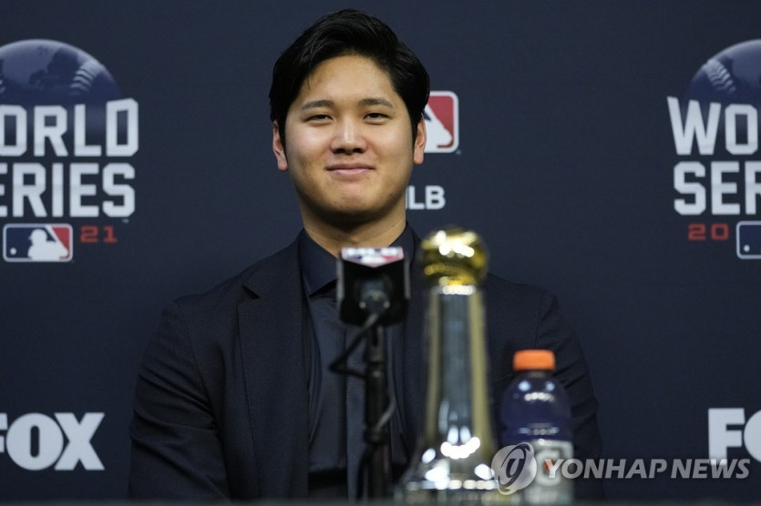 MLB 투타 겸업 열풍 주도하고 트로피 수집 중인 오타니 (사진 출처: 연합뉴스)