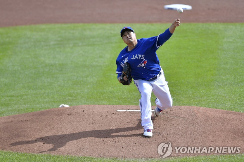 투구하는 류현진 (버펄로 AP=연합뉴스) 토론토 블루제이스 1선발 류현진이 14일(한국시간) 미국 뉴욕주 버펄로 살렌필드에서 열린 메이저리그 뉴욕 메츠와의 홈경기에 선발 등판해 투구하고 있다.