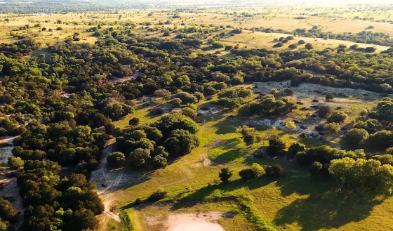 포트워스에 본사를 둔 골프 클럽 운영업체인 에스칼란테 골프(Escalante Golf)는 포트워스 남서쪽에 1억 달러 규모의 골프 코스 개발을 계획하고 있다.