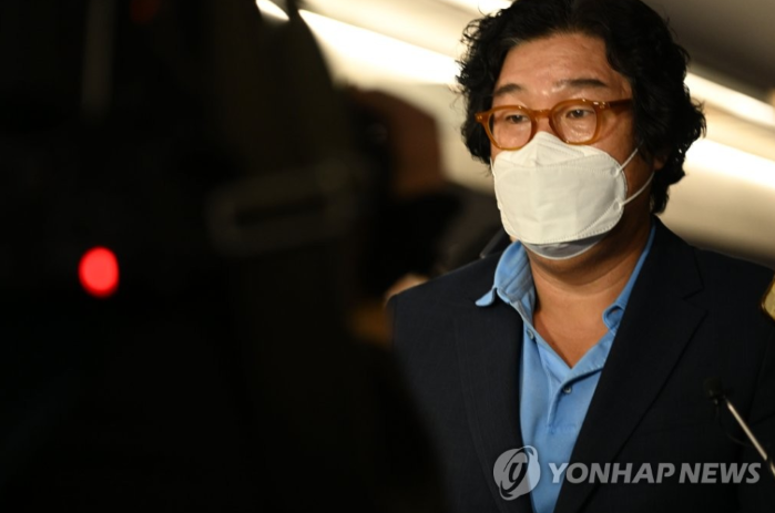 인천공항에 도착한 김성태 전 쌍방울 회장 (사진 출처: 연합뉴스)