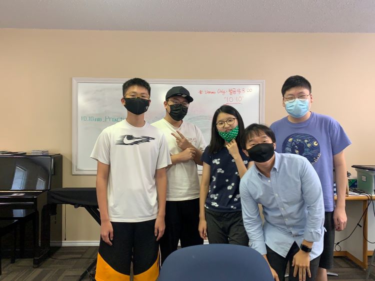 안디옥 순복음교회는 6월일(토)부터 7월31일(토)까지 9주 동안 SAT공부방을 운영했다. 과정을 마친 교사와 학생들 모습
